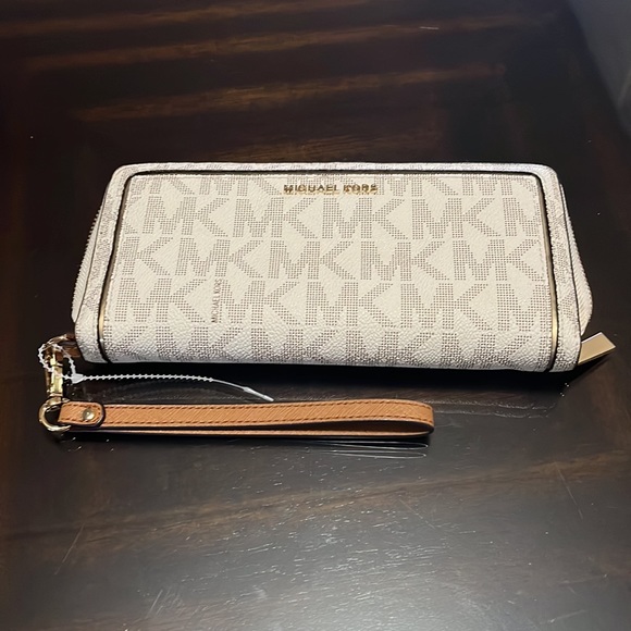 Michael Kors Jet Set Continental Accordion Wallet - Picture 12 of 13